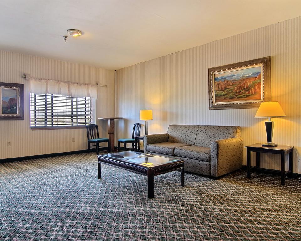 Quality Inn & Suites Grants - I-40 Exteriör bild