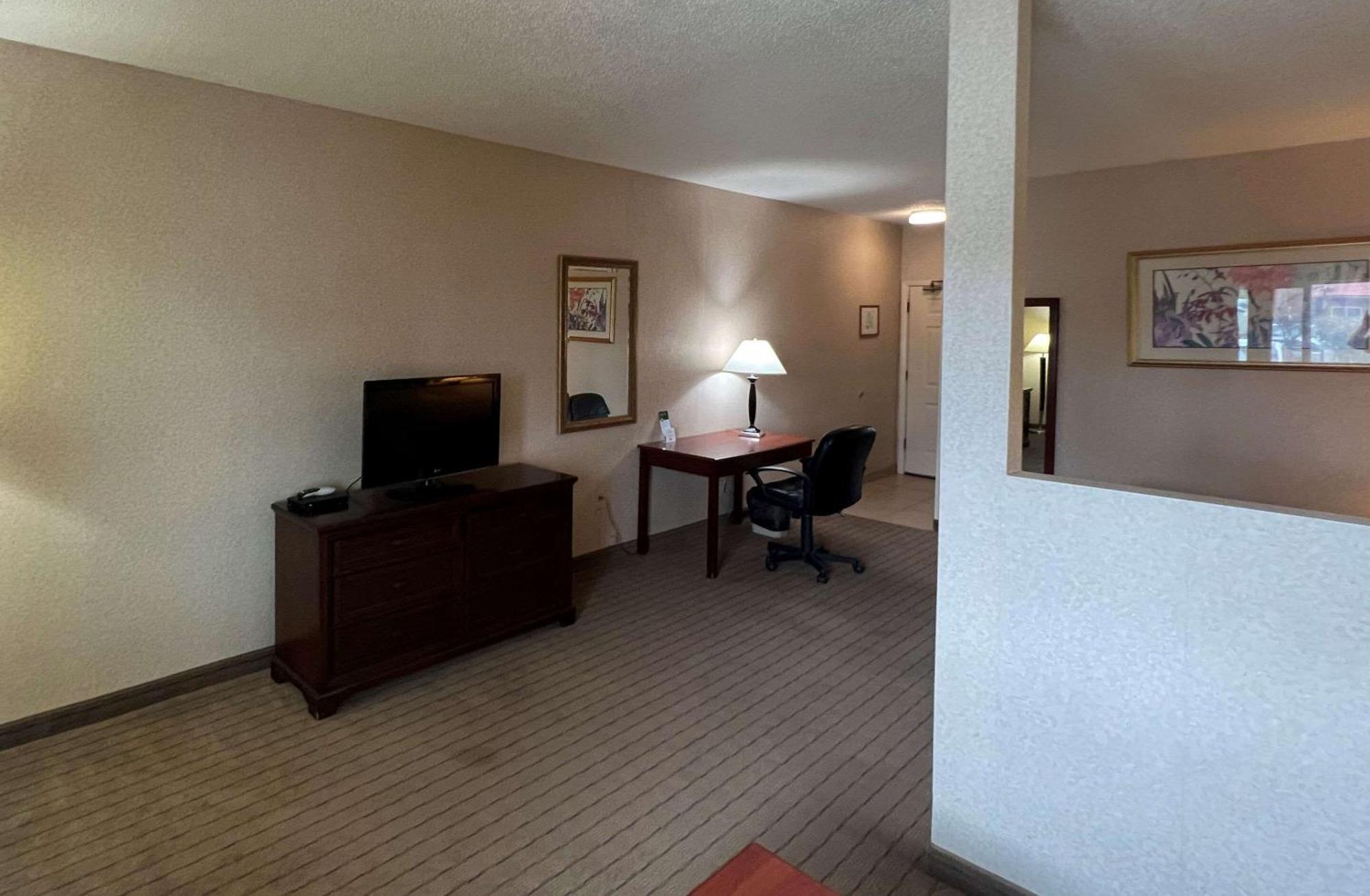 Quality Inn & Suites Grants - I-40 Exteriör bild