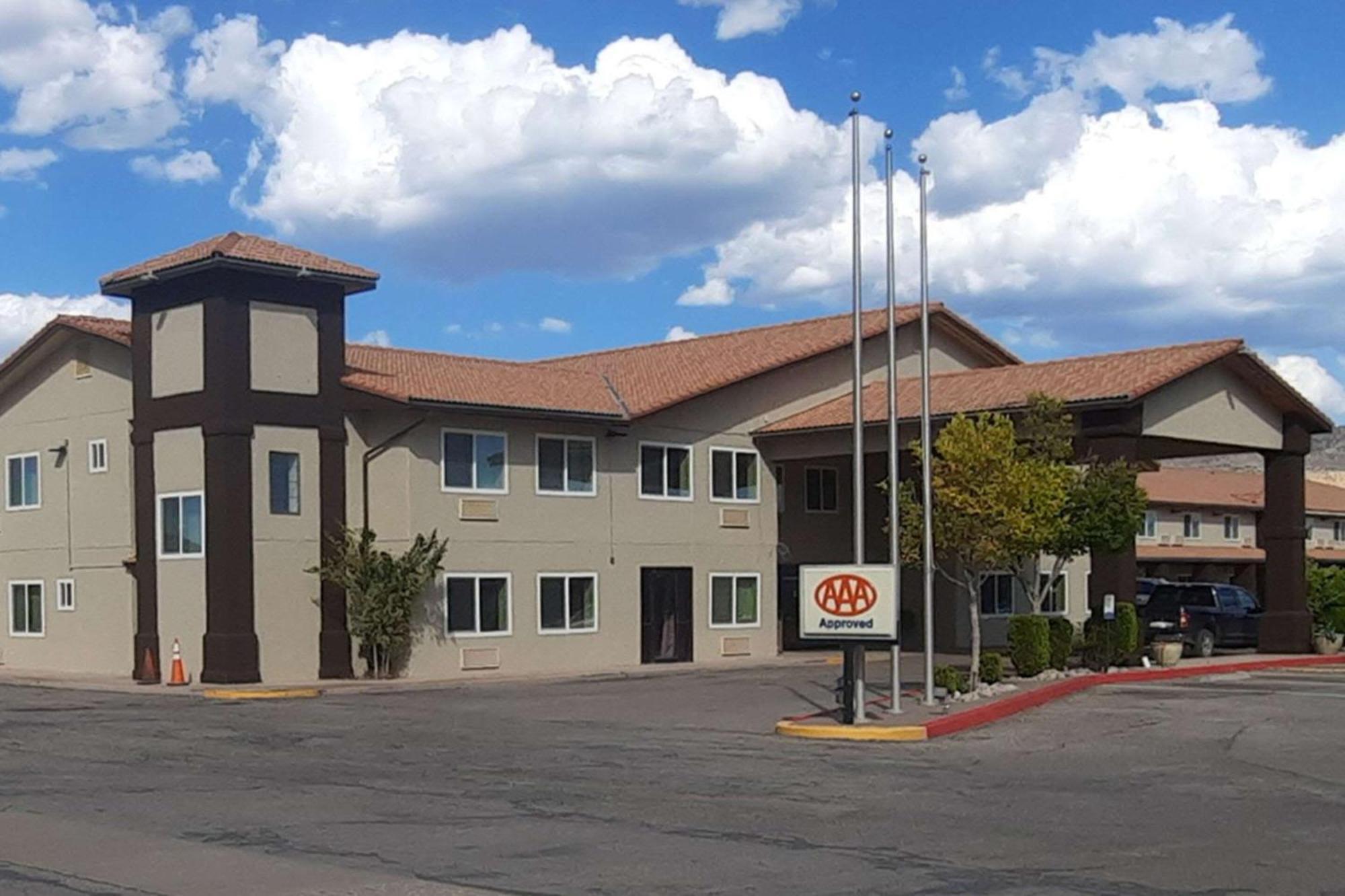 Quality Inn & Suites Grants - I-40 Exteriör bild